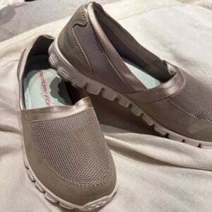 Skechers Lightweight Sneakers in Beige